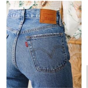 Levi’s 501 jeans Premium Women’s Medium Wash Distressed Tapered High Rise 90s